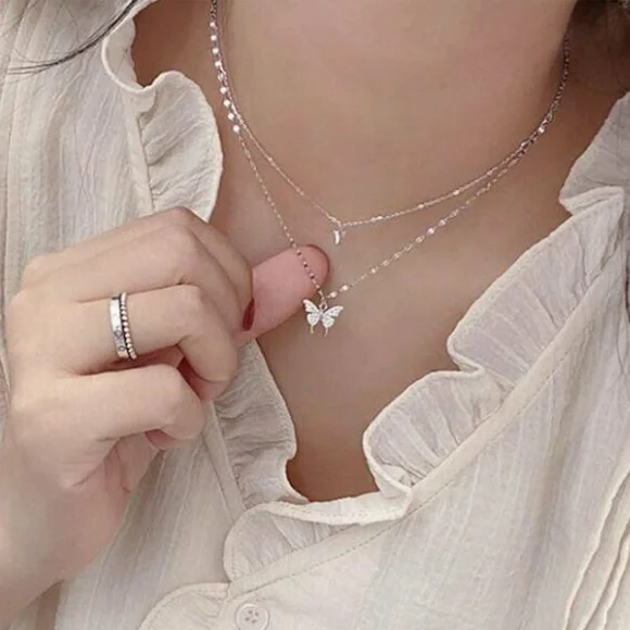 Double layer butterfly choker necklace - Picture 3 of 4